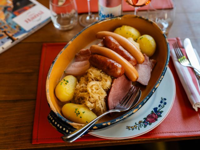 CHEZ HANSI 